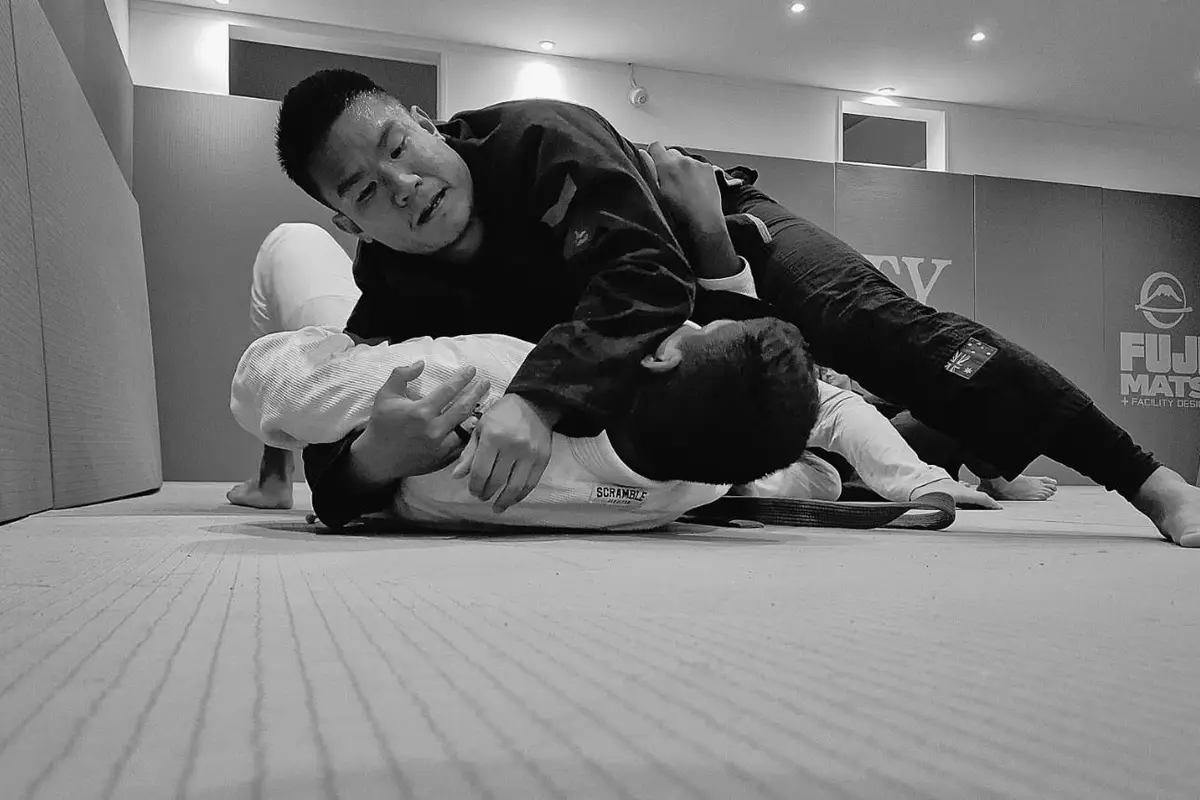 Ground fighting at Wave BJJ Chiswick